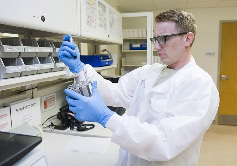 Műszeres analitikus gyakorlati oktatás — laboratóriumi mintaelőkészítés és műszeres mérés közelről